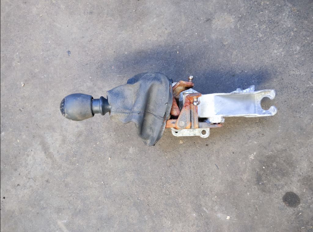 piece_RENAULT TRAFIC  LEVIER DE VITESSE 8200911869