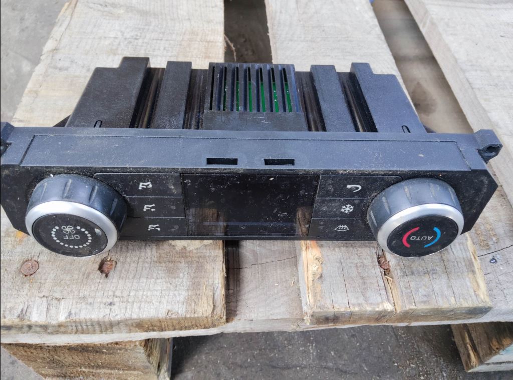 piece_IVECO AS440T BLOC COMMANDE CHAUFFAGE 580136150