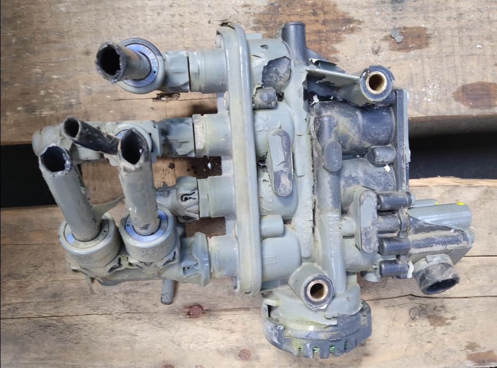 piece_VOLVO FE VALVE ELC 21083654