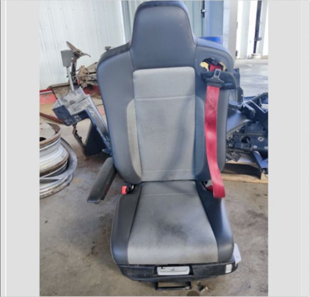 piece_RENB T440  SIEGE AVANT GAUCHE 7484561382