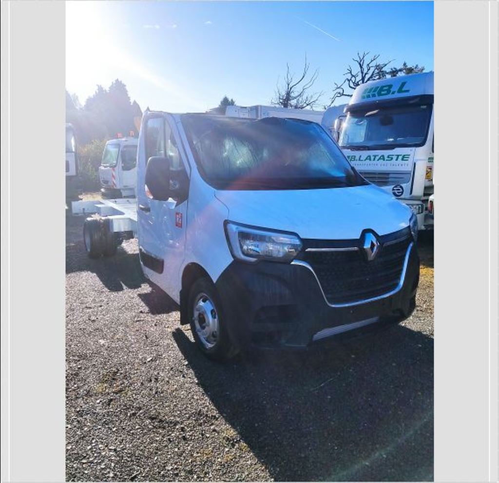 piece_RENAULT MASTER 4 FUSEE AVANT DROITE 400103826R