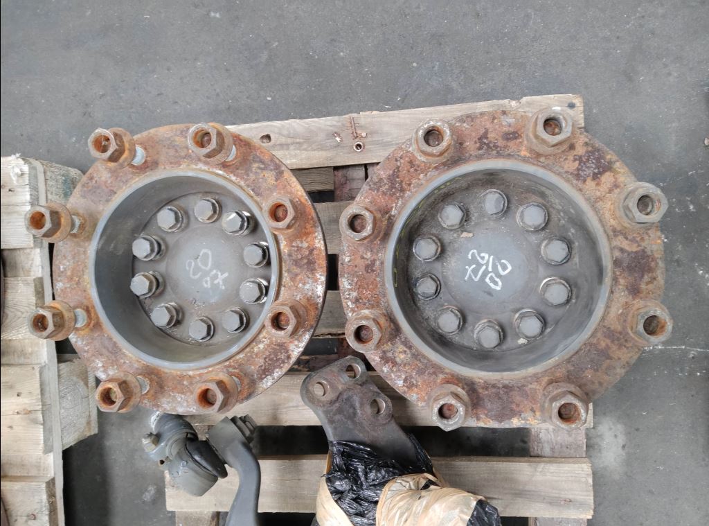 piece_VOLVO VOLVO H MOYEU AVANT DROIT 20701513