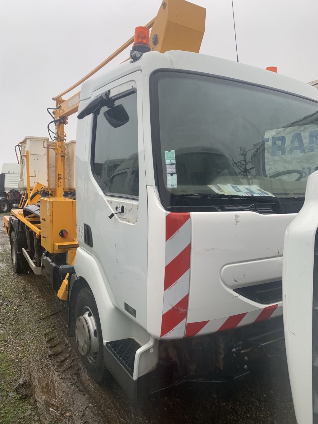 piece_RENAULT MIDLUM  ETRIER DE FREIN AVANT DROIT 7421471922
