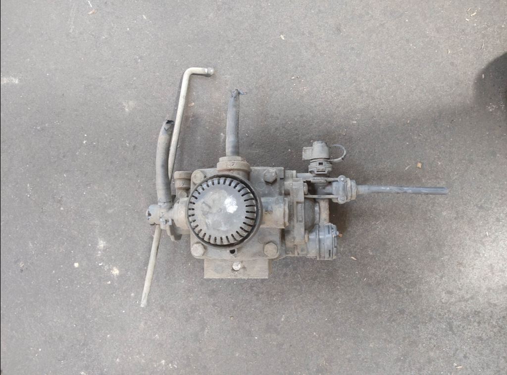 piece_MERCEDES ATEGO VALVE CORRECTEUR DE FREINAGE 4757200050