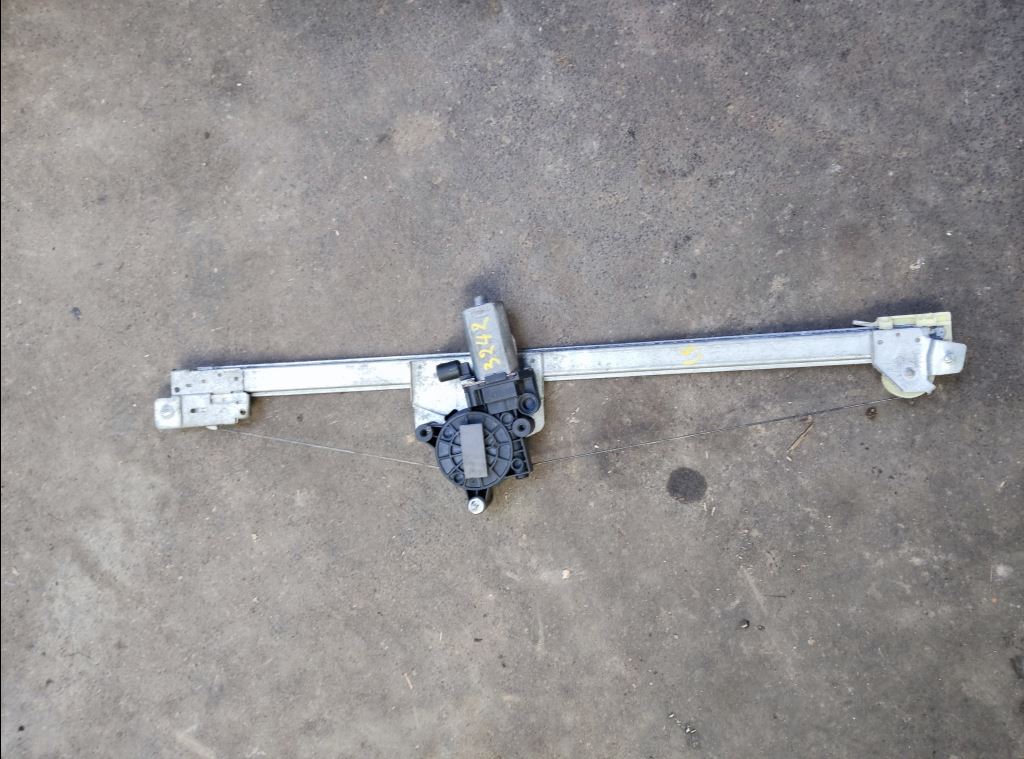piece_RENAULT TRAFIC  LEVE VITRE ELEC AVANT GAUCHE 7700311820
