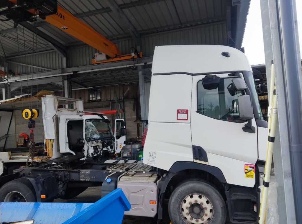 piece_RENAT  460ANTI BROUILLARD AVANT DROIT