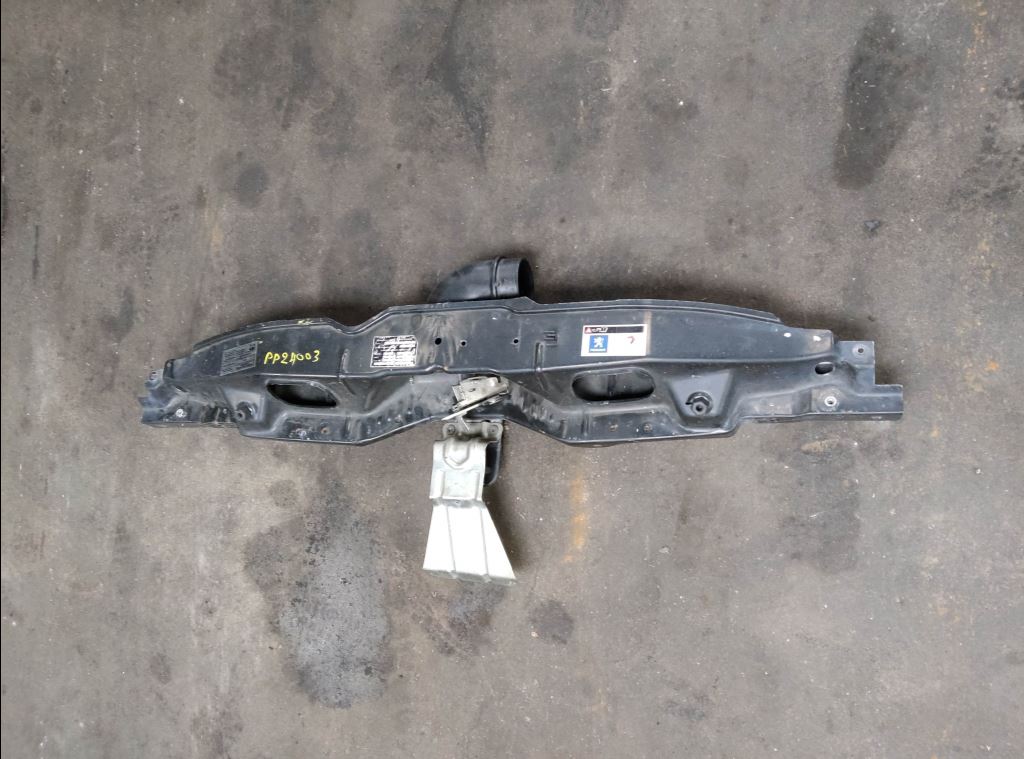 piece_PEUGEOT BOXER  TRAVERSE AVANT 7104AN