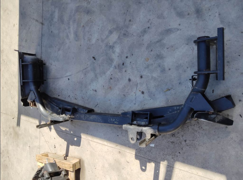 piece_RENAULT MIDLUM  BARRE ANTI ENCASTREMENT AVANT 5010532729