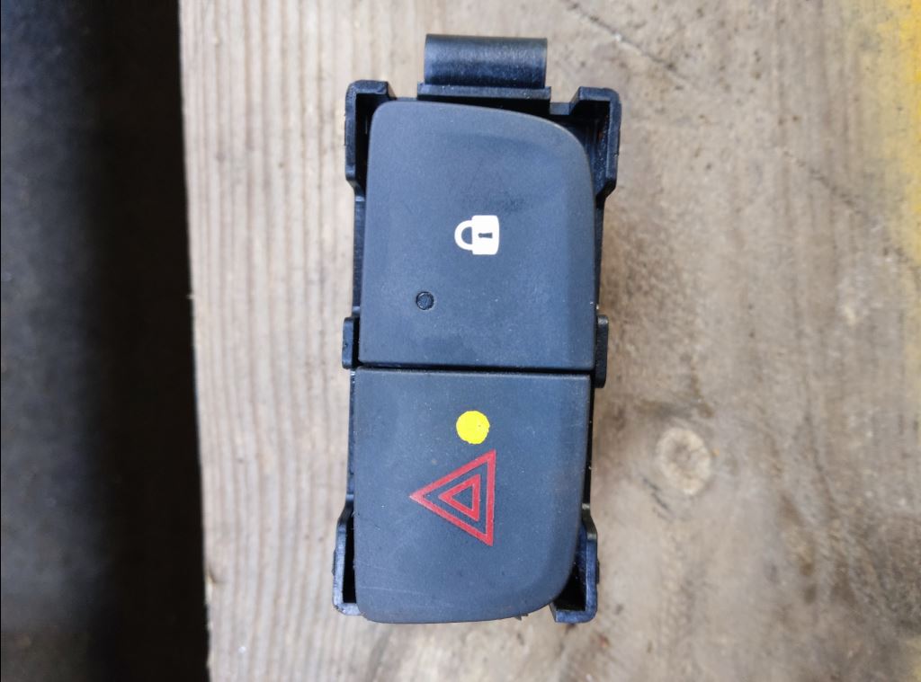 piece_RENAULT TRAFIC  INTERRUPTEUR WARNING 252100622R