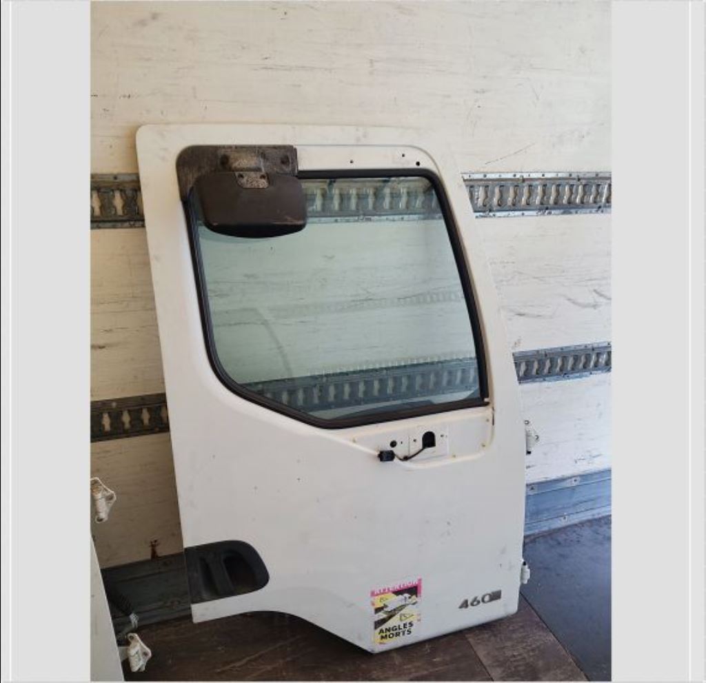 piece_RVI  RVI PRE PORTE AVANT DROITE