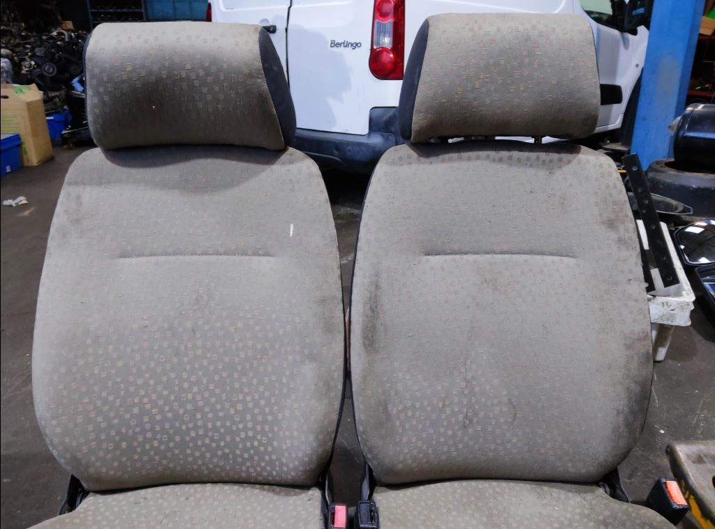 piece_RENAULT MIDLUM  SIEGE AVANT DROIT 7420866493