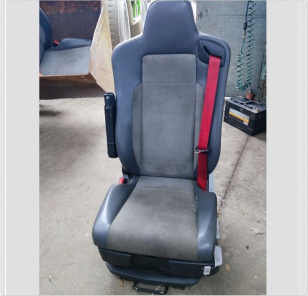 piece_RENAULT T460 SIEGE AVANT GAUCHE 7482702272