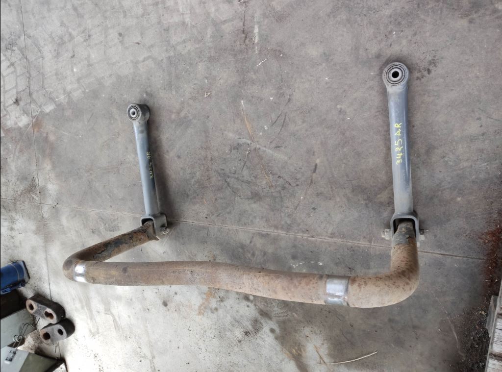 piece_DAF CF85  BARRE STABILISATRICE ARRIERE 1300848