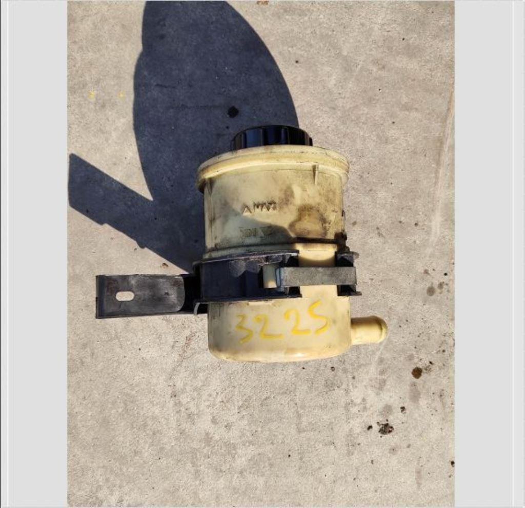 piece_RENAULT MASTER  BOCAL DE DIRECTION ASSISTEE 7700795347