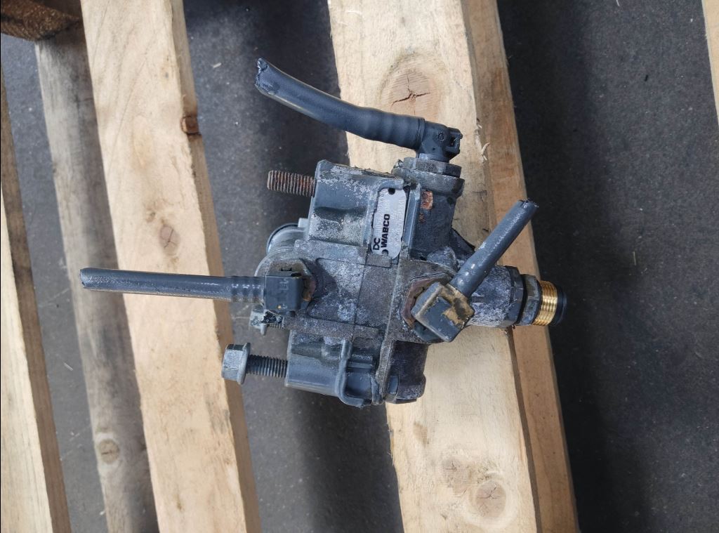 piece_MERCEDES ACTROS VALVE PNEUMATIQUE A0054299544