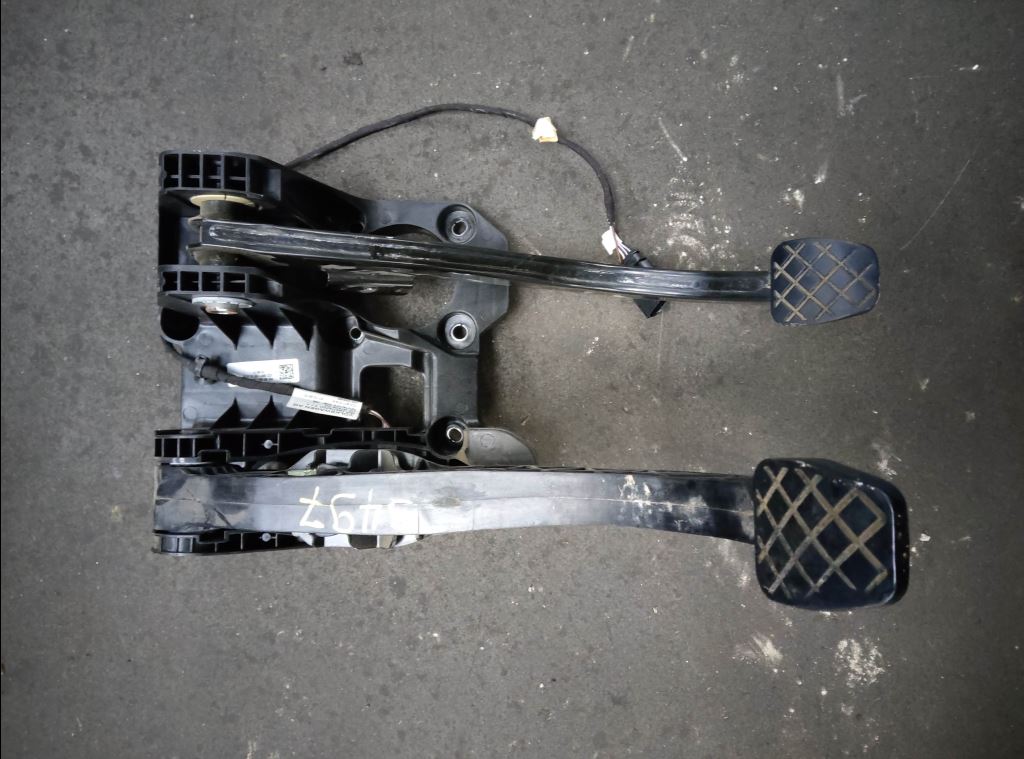 piece_VOLKSWAGEN CRAFTER  PEDALIER 2N1721031