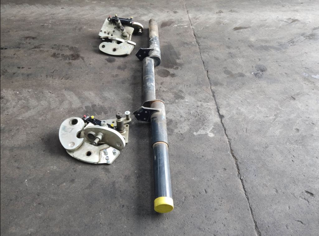 piece_IVECO 320S36 TRAVERSE ARRIERE 5802260452580