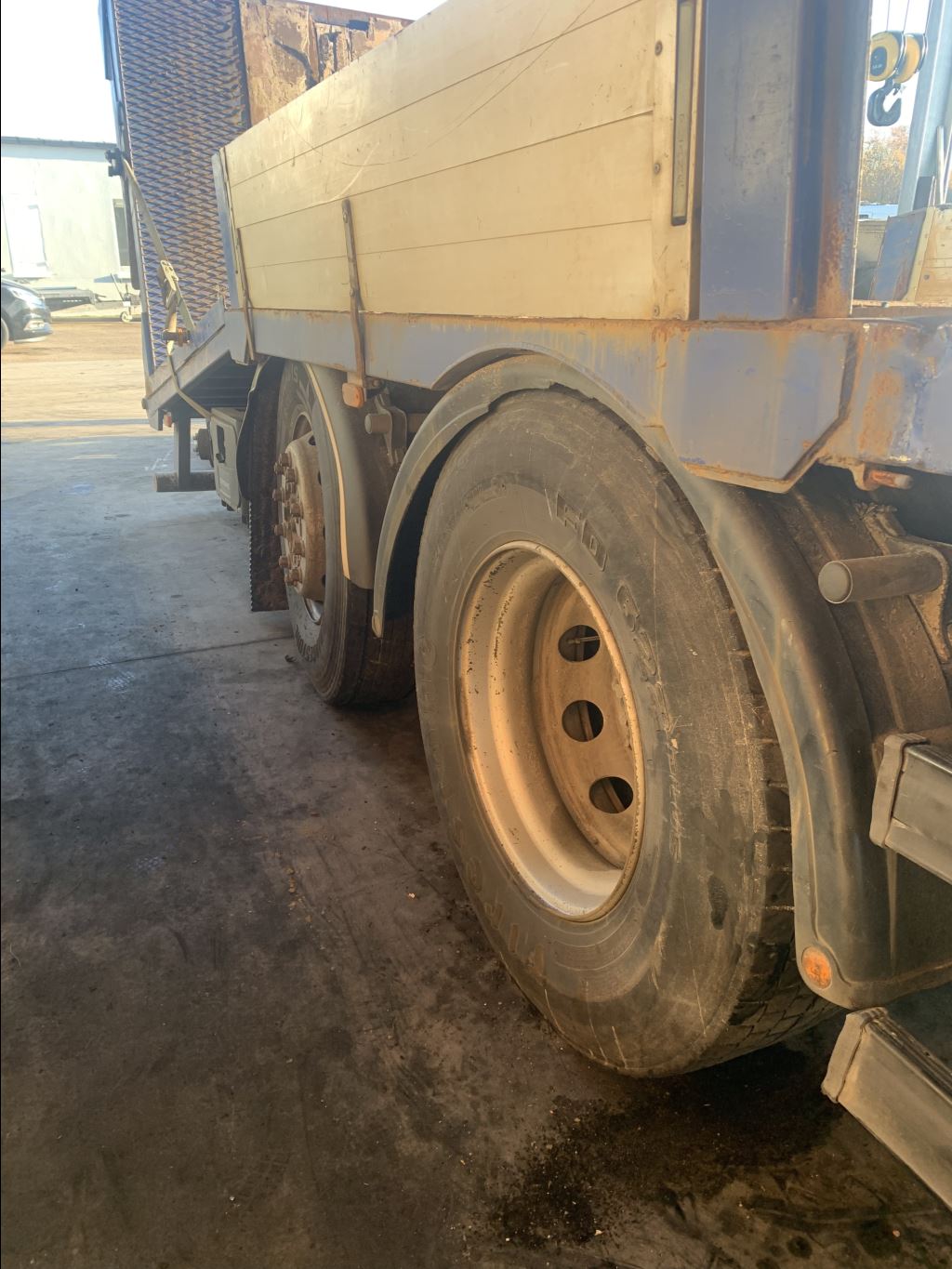 piece_IVECO 260S36  MOYEU ARRIERE GAUCHE 7186804