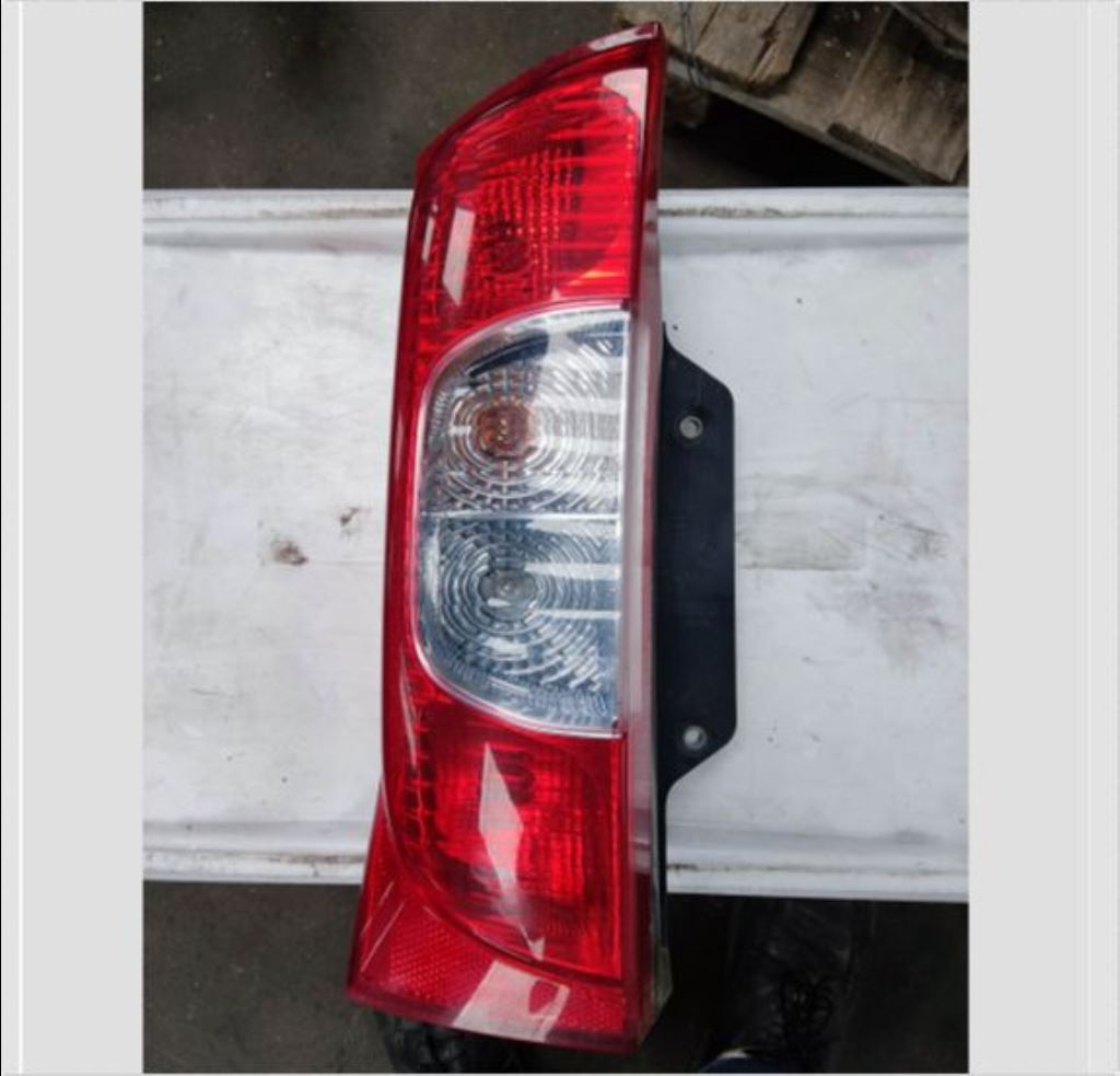 piece_PEUGEOT BIPPER  FEU ARRIERE GAUCHE