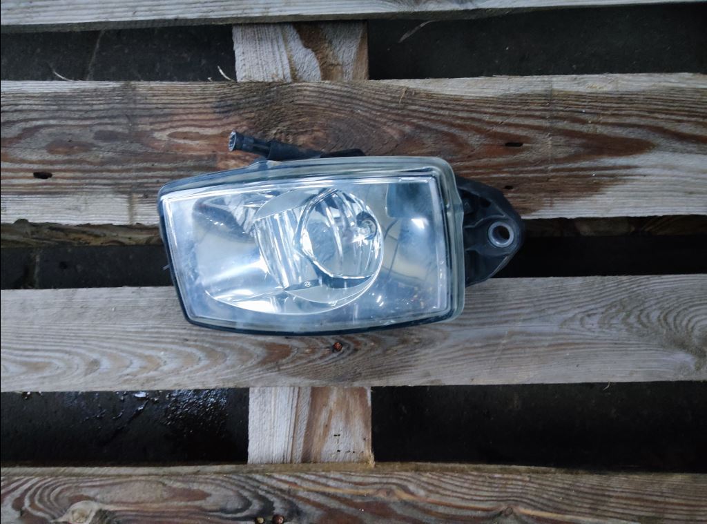 piece_RENBT440 ANTI BROUILLARD AVANT DROIT 7482252916