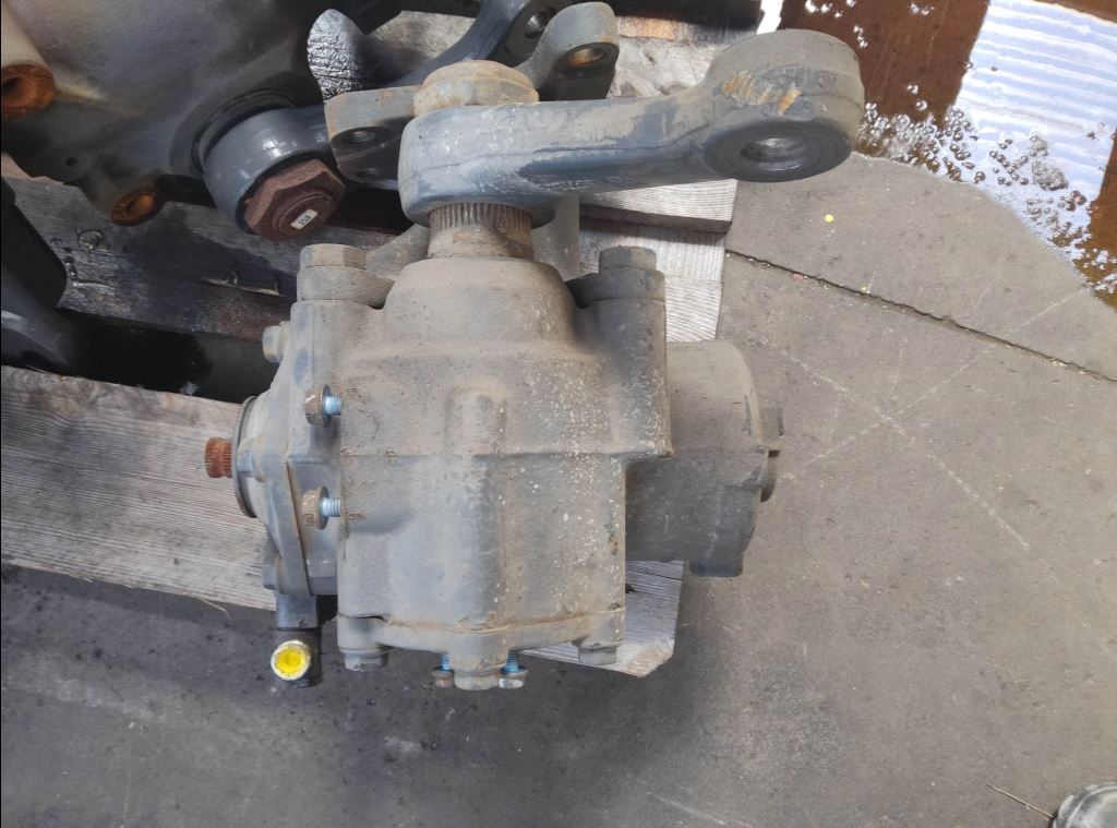 piece_MERCEDES 1323  BOITIER DE DIRECTION A9744600100 LS6BK