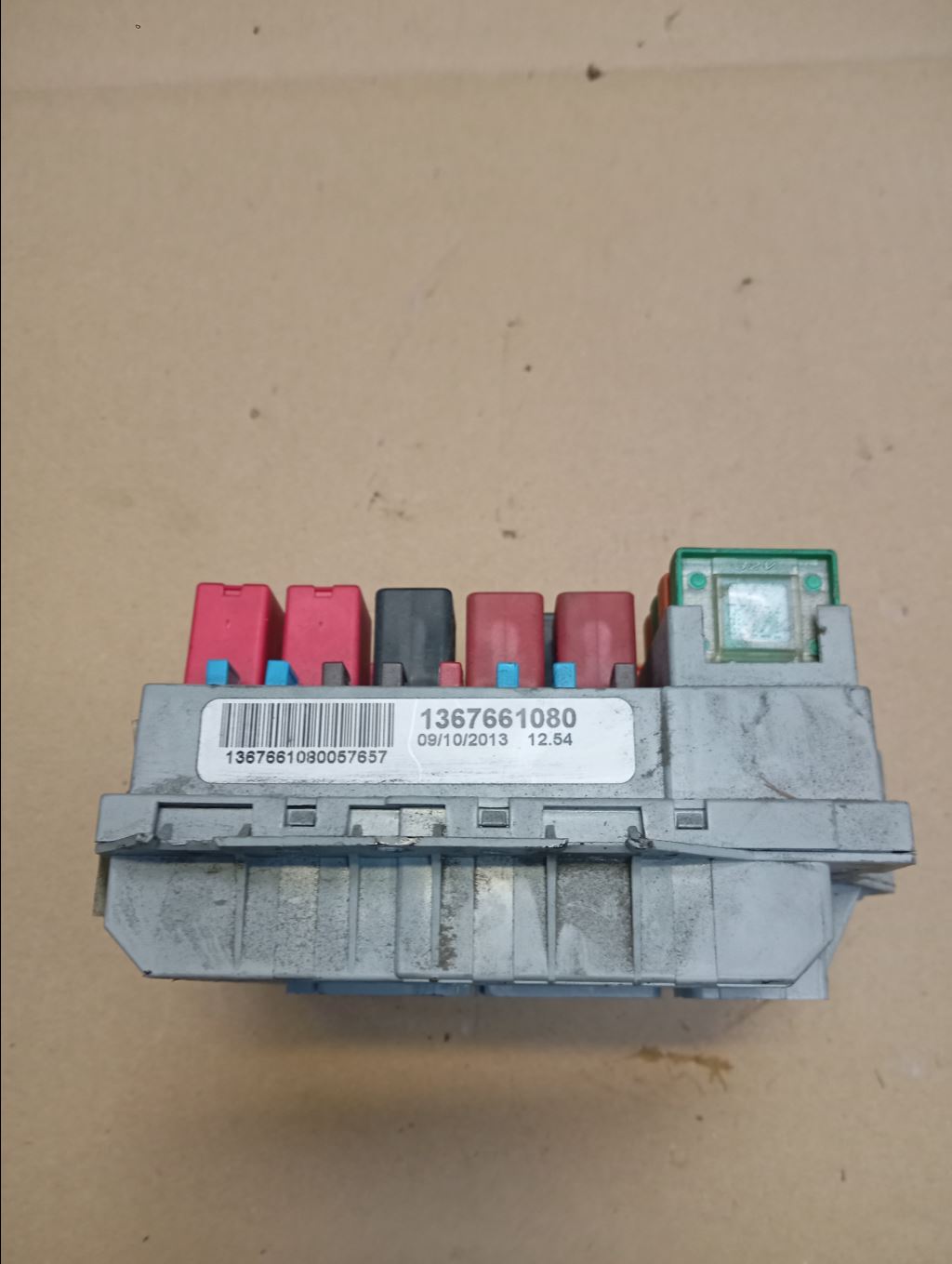 piece_PEUGEOT BOXER  BOITIER FUSIBLE 1367661080