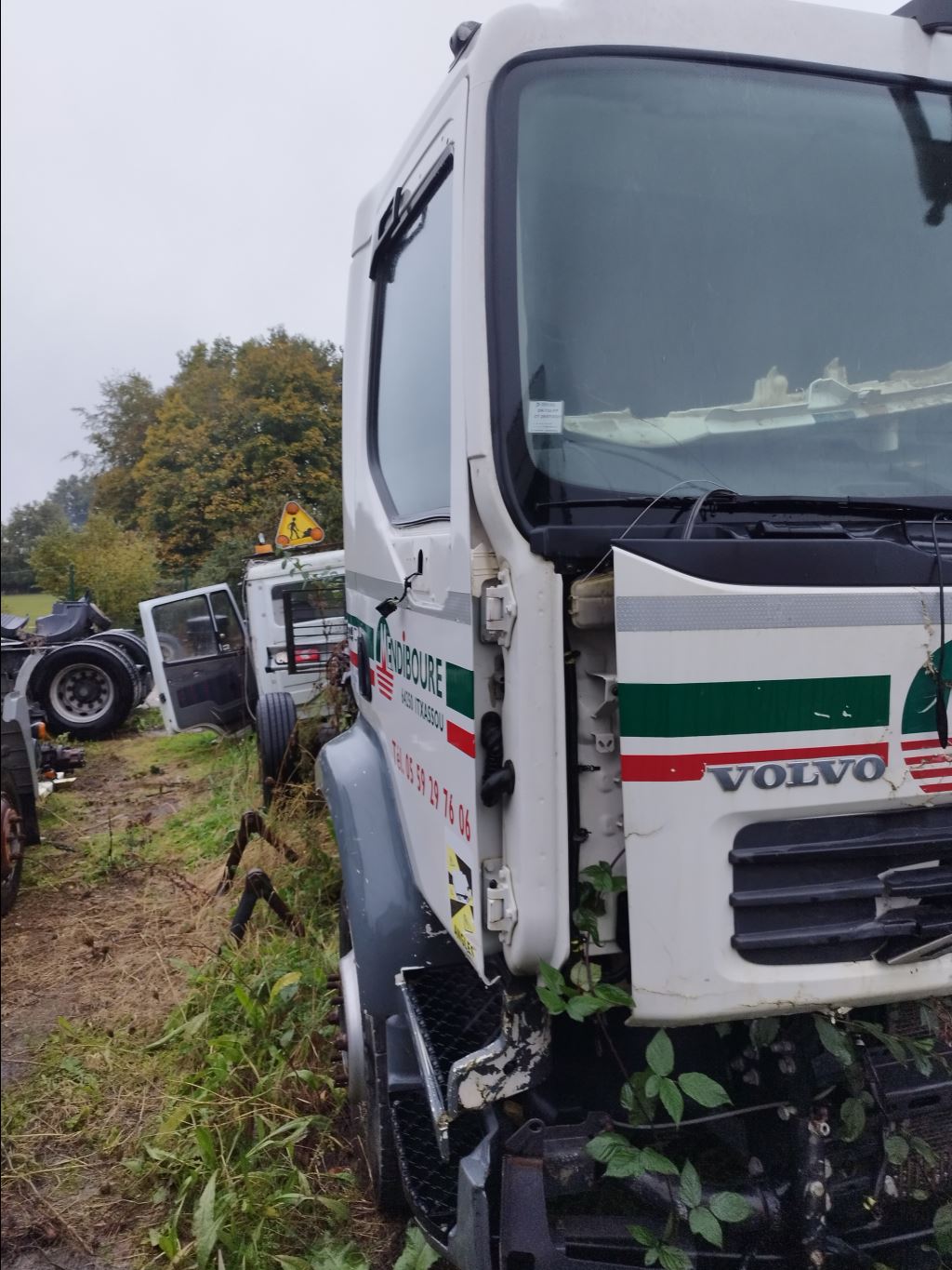 piece_VOLVO FL240 BLOC LONGUE PORTEE / ANTIBROUILLARD GAUCHE