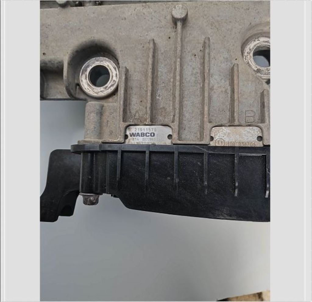 piece_RENAULT T 460 BOITIER UNITE DE COMMANDE 7421911579