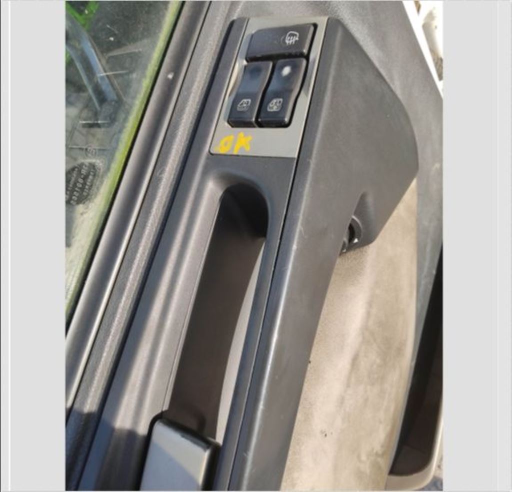 piece_RENAULT PREMIUM  INTERRUPTEUR LEVE VITRE AVG 7421043773