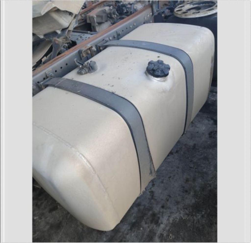 piece_MERCEDES ACTROS  RESERVOIR CARBURANT 990L