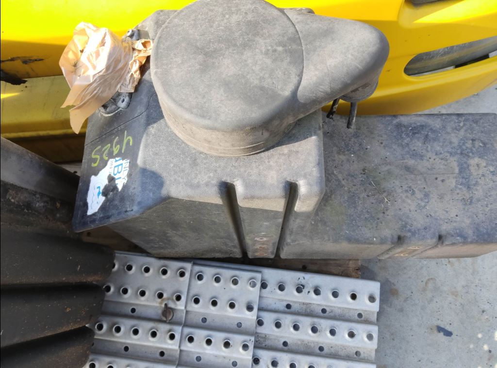 piece_IVECO 80E18 RESERVOIR AD BLUE 504168556