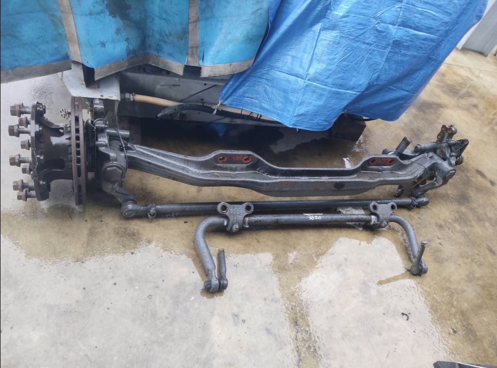 piece_RENAULT T  MOYEU AVANT DROIT 7421993642