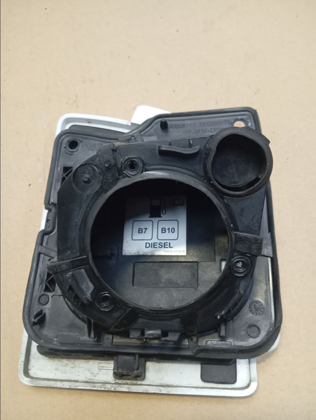 piece_RENAULT MASTER  TRAPPE A CARBURANT 788300019R