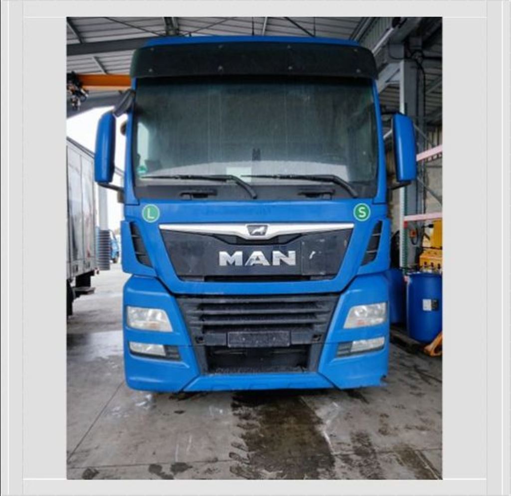 piece_MAN TGX 18570 RESERVOIR AD BLUE 81154025049