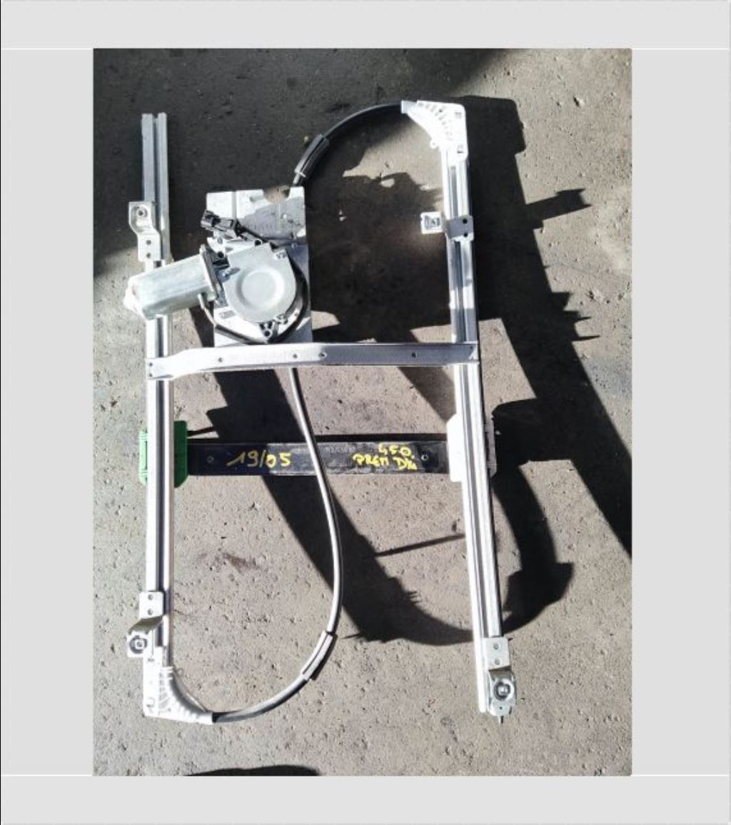 piece_RENAULT PRE LEVE VITRE GAUCHE 7484561609