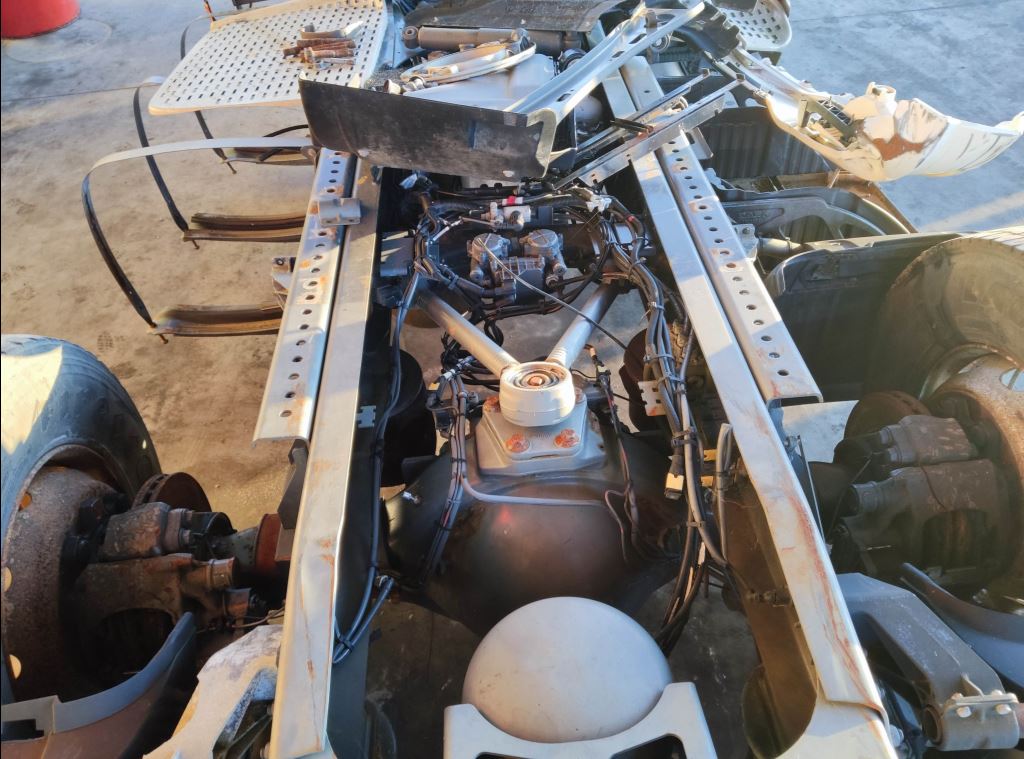 piece_DAF XF480 MOYEU ARRIERE 2104395