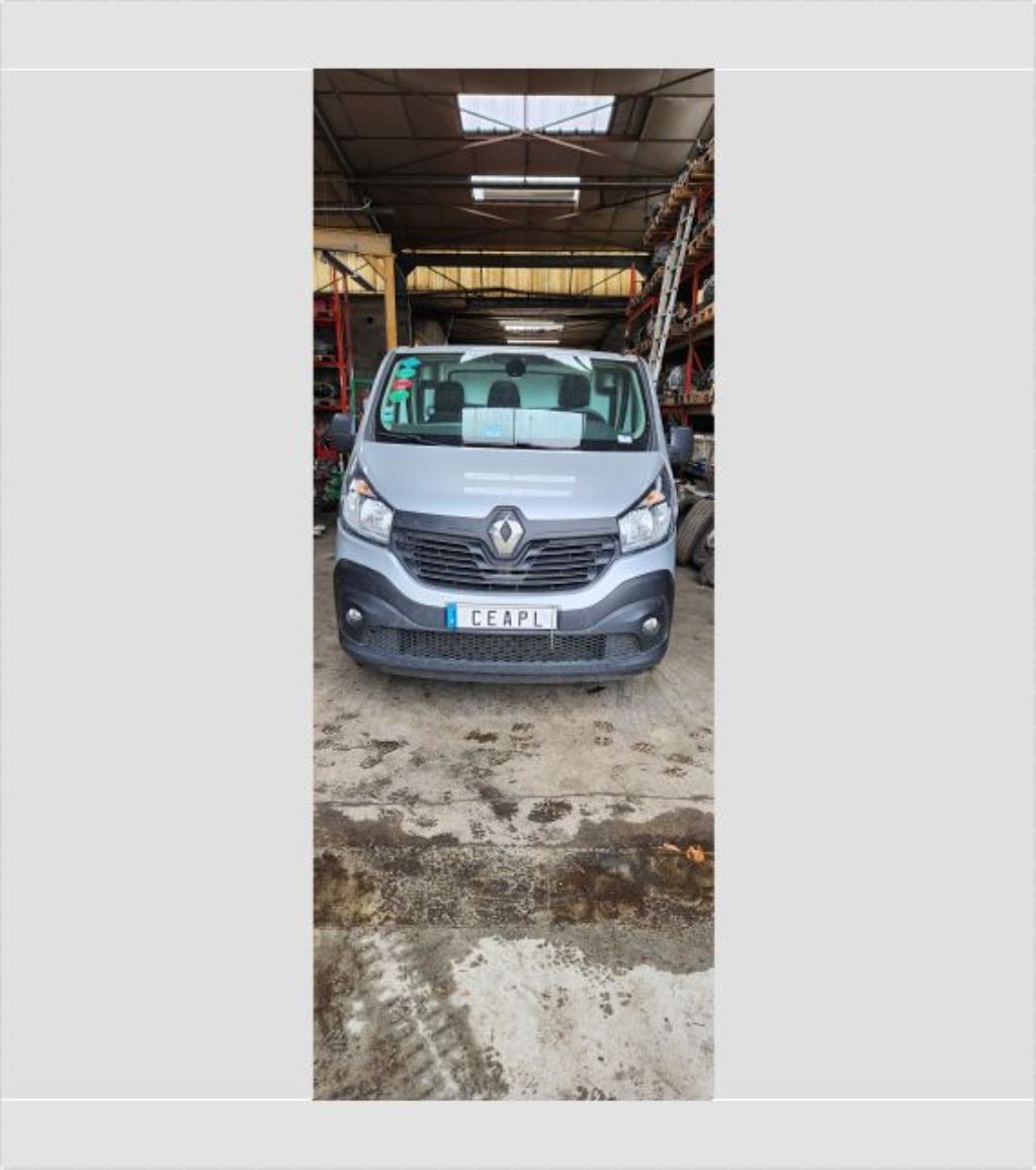 piece_RENAULT TRAFIC  PHARE ANTI BROUILLARD AVD 261558707R