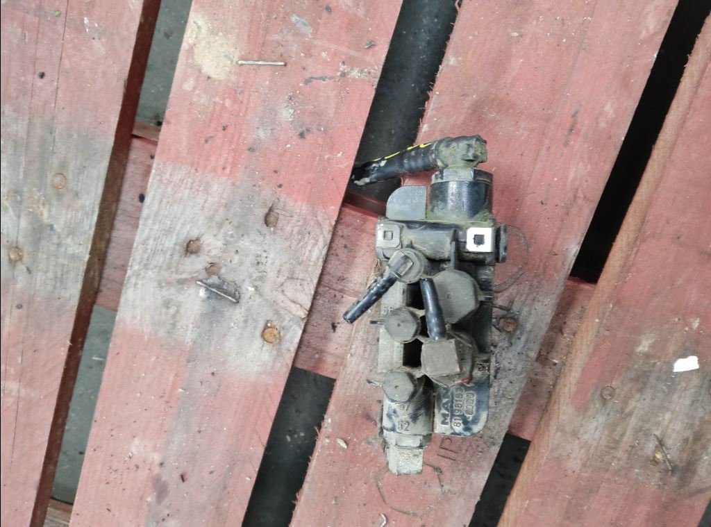 piece_MAN TGX 18.500 VALVE FREIN 81.98183-0000