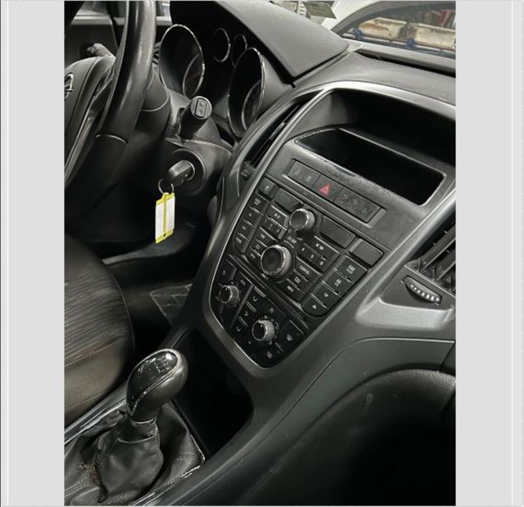 piece_OPELASTRA AUTORADIO VOITURE 84046061