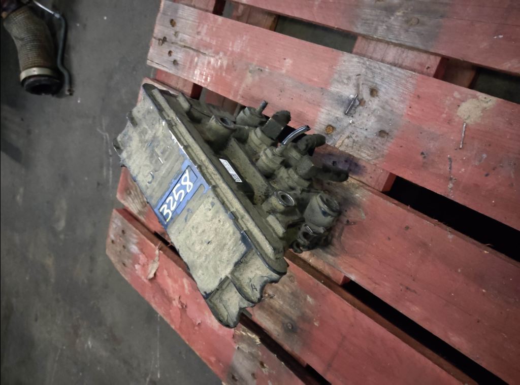 piece_MAN TGX 18.500 VALVE DE FREIN EBS AR 81.52106-6069