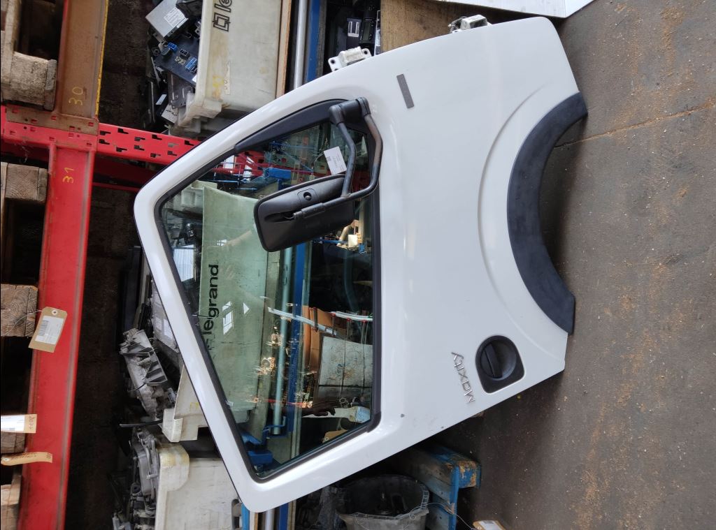 piece_RENAULT MAXITY  PORTE AVANT DROITE 7485132735