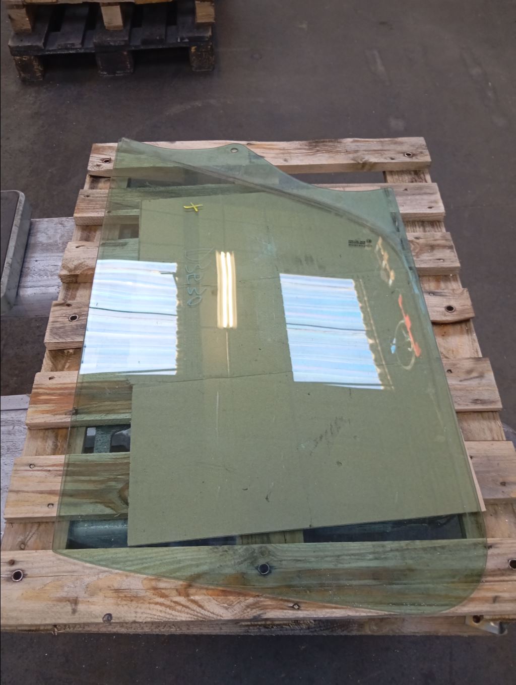 piece_RENAULT MASTER 2.3 DCI - 16V TURBO VITRE AVANT DROITE 803000709R