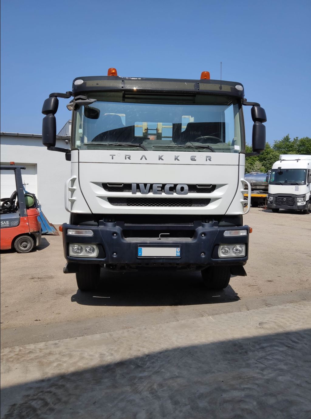 piece_IVECO 190T31  ARBRE DE ROUE ARRIERE GAUCHE 42103447