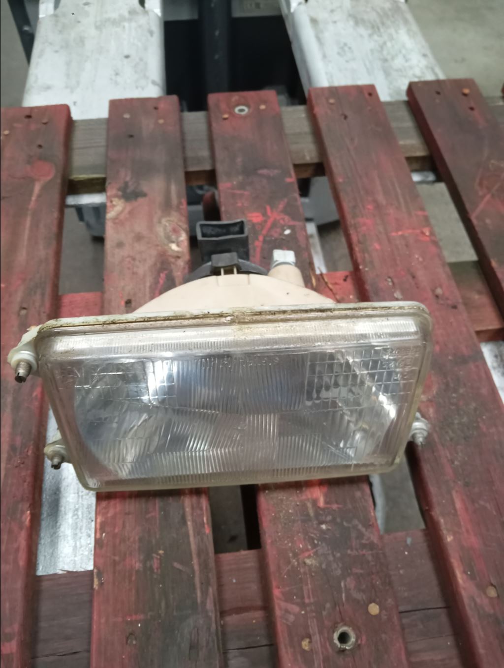 piece_RENAULT M210 13 C PHARE DROIT