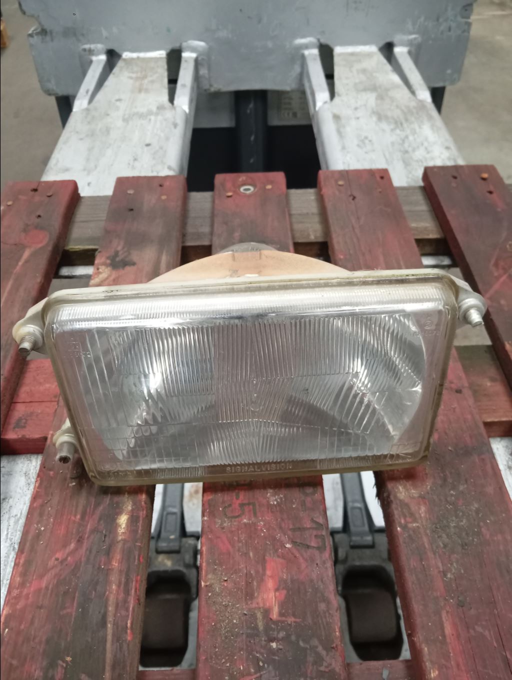 piece_RENAULT M210 13 C PHARE GAUCHE