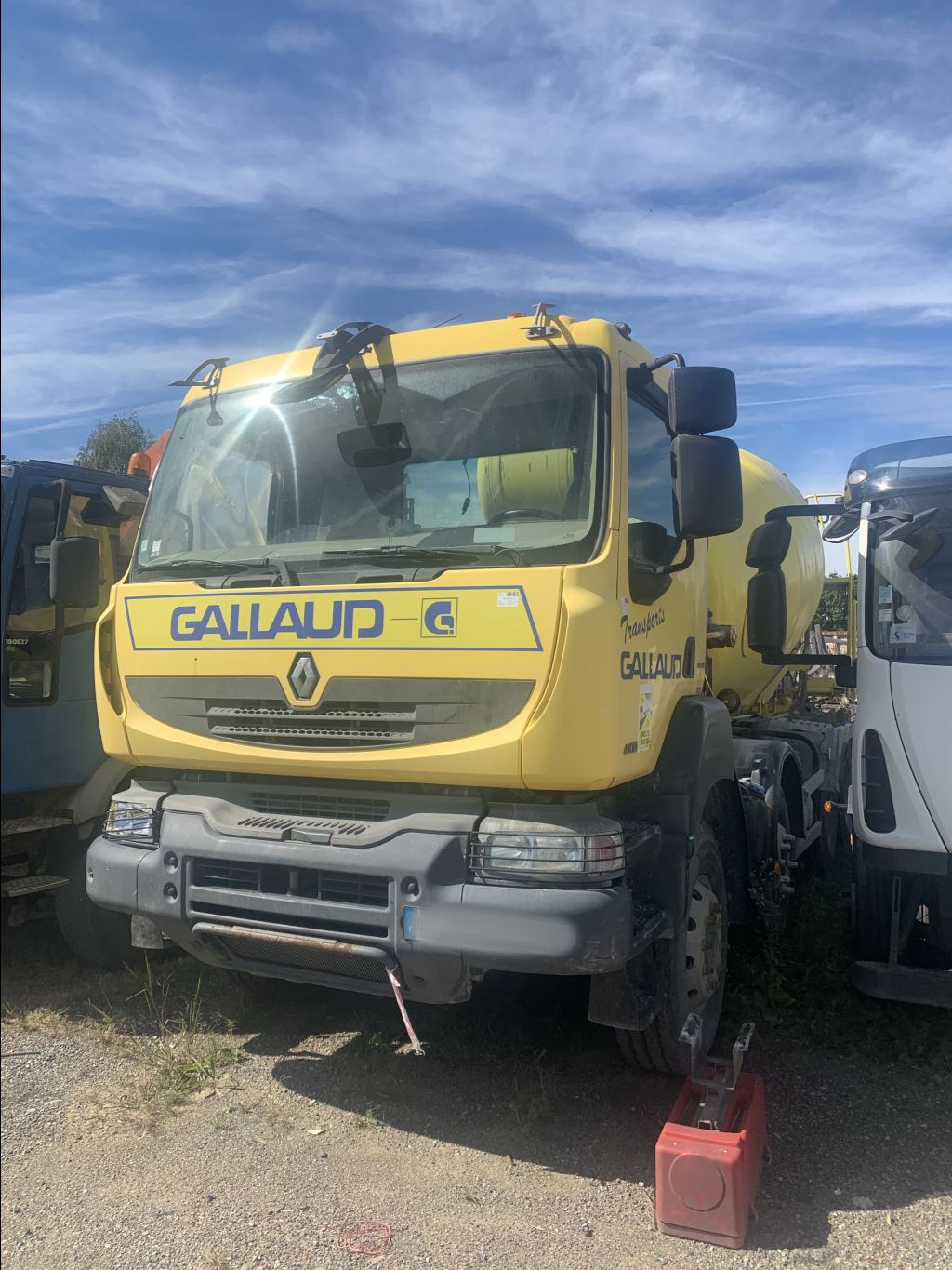 piece_RENAULT  410DXI 8X4 FUSEE AVANT GAUCHE