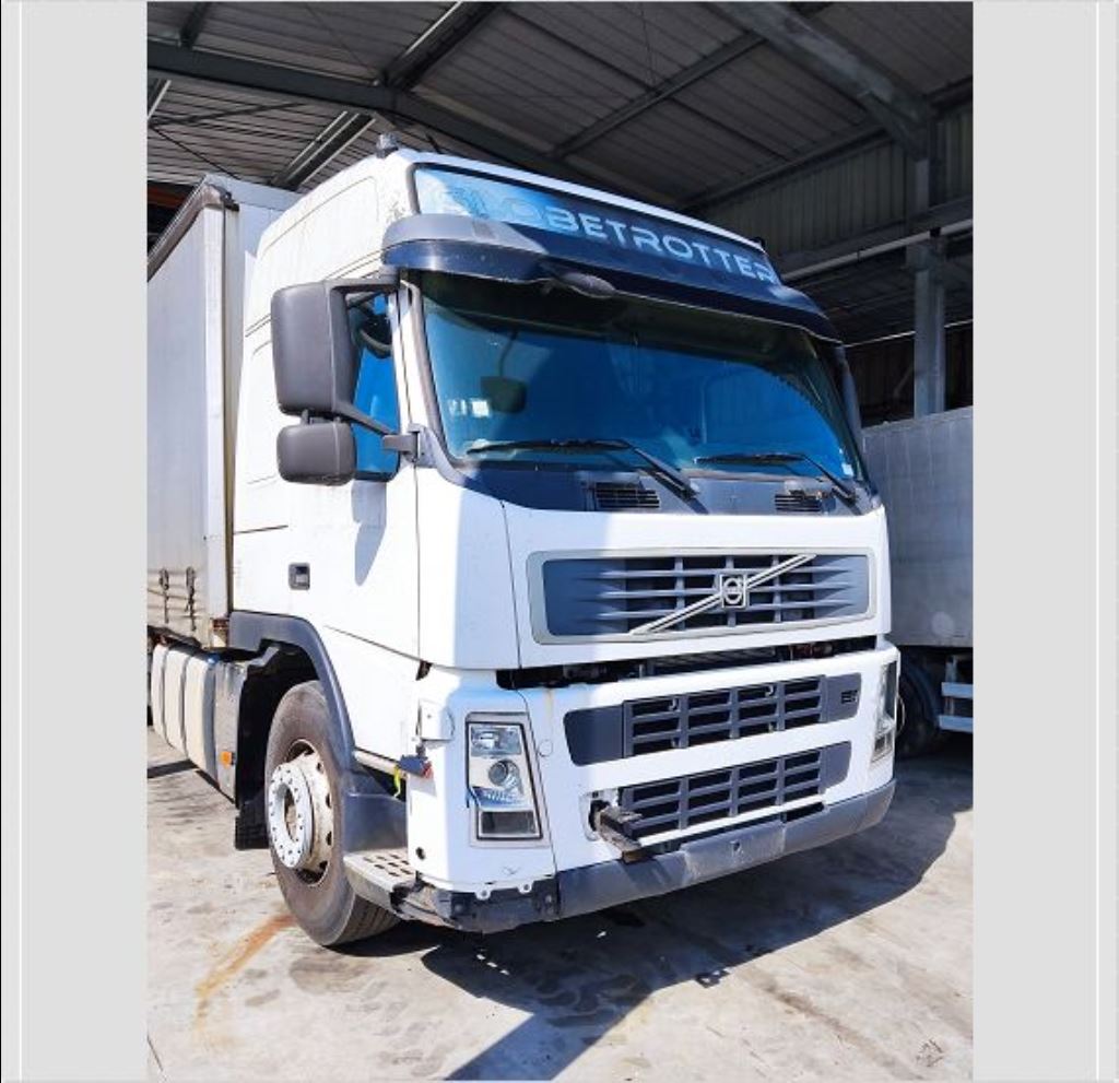 piece_VOLVO FM  ARBRE DE ROUE ARRIERE GAUCHE 8172096