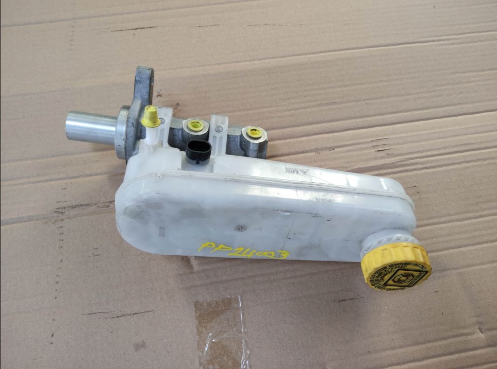 piece_PEUGEOT BOXER RESERVOIR LIQUIDE DE FREIN 4635C5