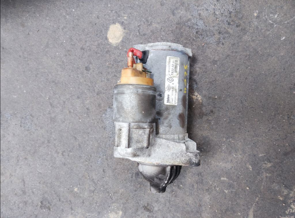 piece_RENAULT MASTER  DEMARREUR 233002654R