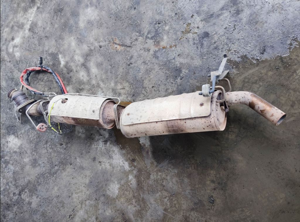 piece_IVECO DAILY FOURGON 2012 3 SILENCIEUX D'ECHAPPEMENT 5801317179